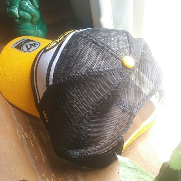 Boston Bruins adjustable baseball hat - Picture 3 of 4